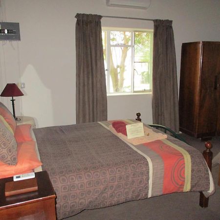 Van Rhyn Guest House Vanrhynsdorp 外观 照片