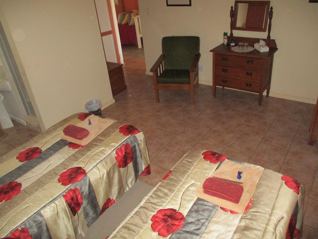 Van Rhyn Guest House Vanrhynsdorp 外观 照片