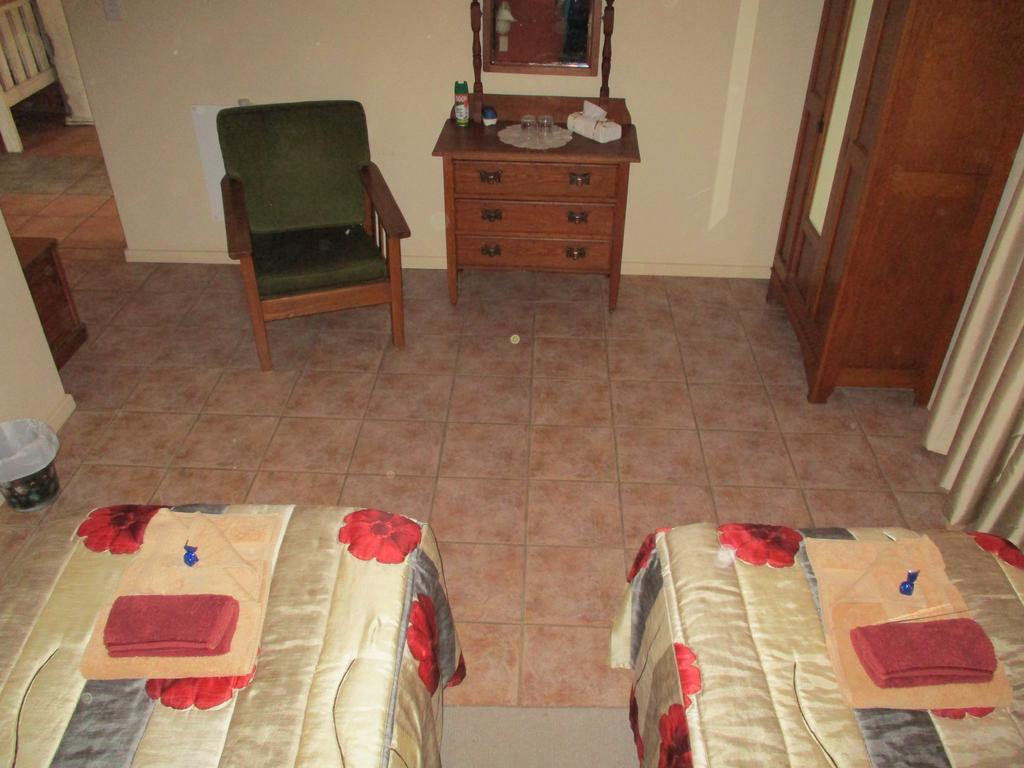 Van Rhyn Guest House Vanrhynsdorp 外观 照片