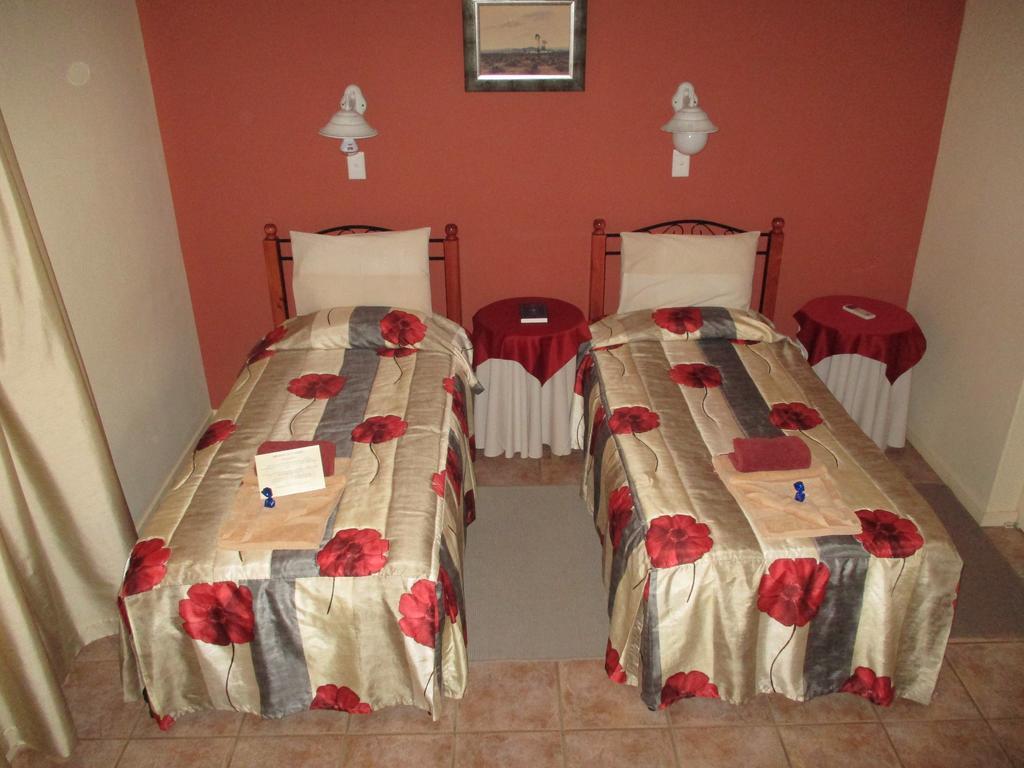 Van Rhyn Guest House Vanrhynsdorp 外观 照片