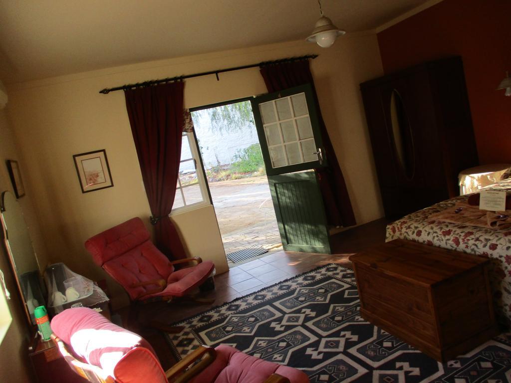 Van Rhyn Guest House Vanrhynsdorp 外观 照片
