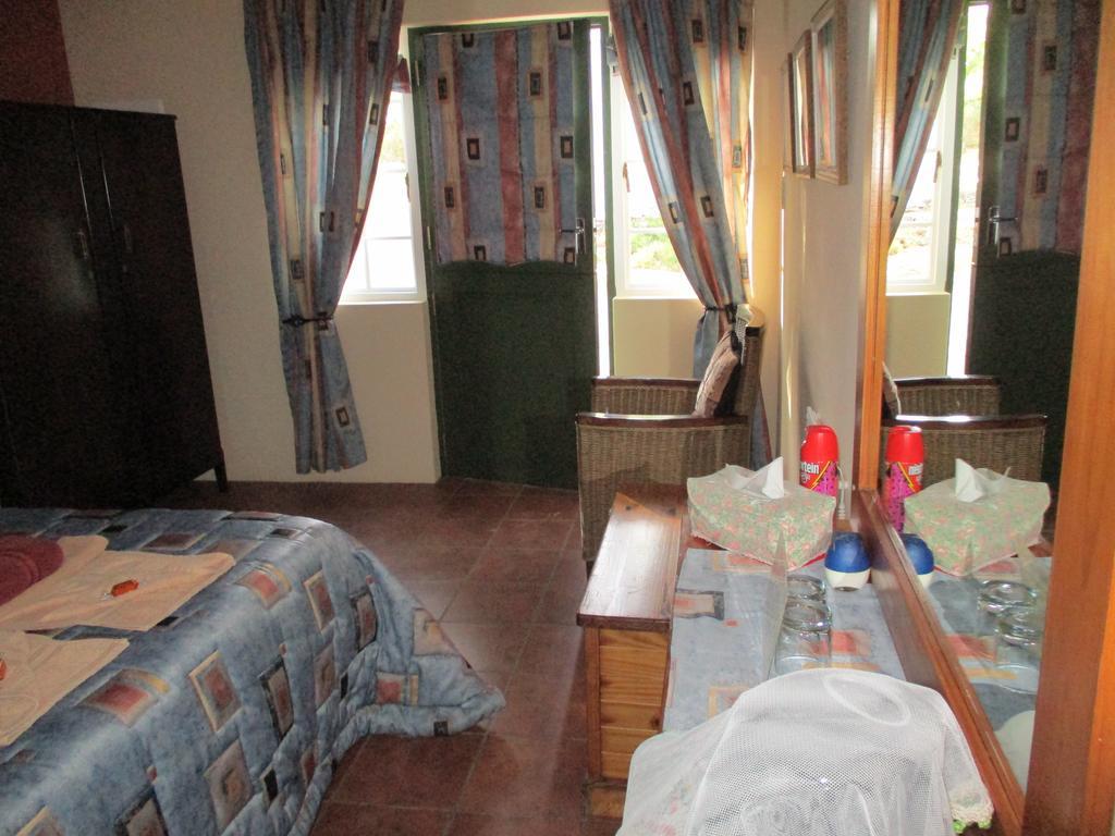 Van Rhyn Guest House Vanrhynsdorp 外观 照片