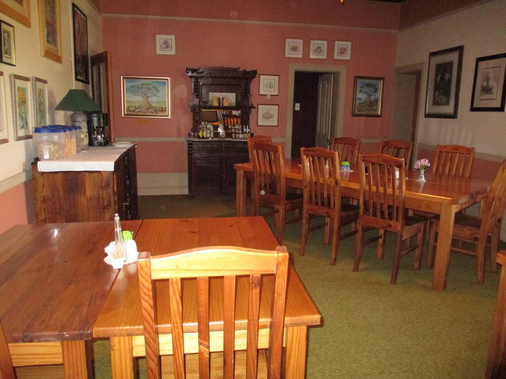Van Rhyn Guest House Vanrhynsdorp 外观 照片