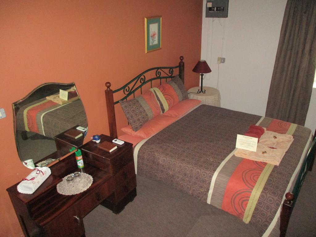 Van Rhyn Guest House Vanrhynsdorp 外观 照片