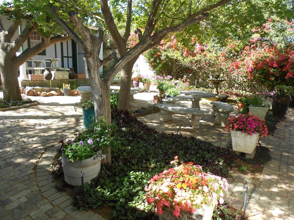 Van Rhyn Guest House Vanrhynsdorp 外观 照片