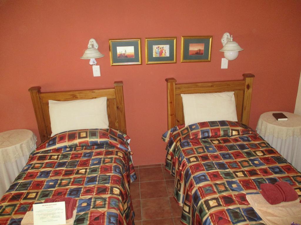 Van Rhyn Guest House Vanrhynsdorp 外观 照片